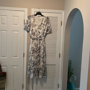 Calvin Klein size 14 midi dress. Completely lined except sleeves